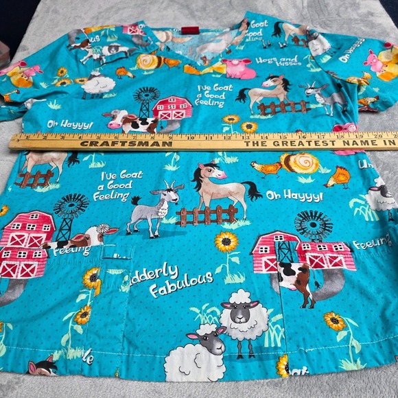 Dickies Shirt Womens Blue V-Neck Scrub Top Farm Animal Print-Vet Tech - Picture 2 of 3